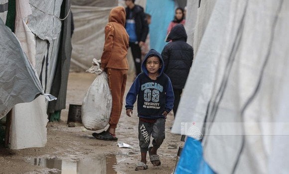UNRWA: Gaza’s Children Freezing to Death Due to Cold and Lack of Shelter