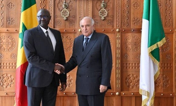 Ahmed Attaf Welcomes Senegal’s Minister of Armed Forces in Algiers