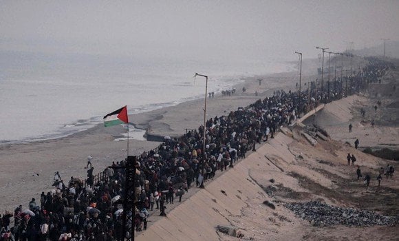 Thousands of Displaced Palestinians Begin Returning to Northern Gaza