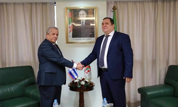 Algerian Minister of Communication Meets with Cuban Ambassador