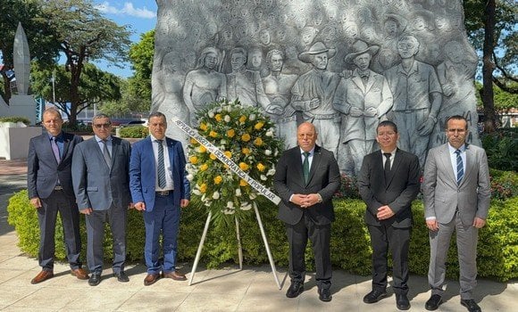 Minister Laid Rebika Pays Tribute at the “Heroes of the Revolution” Memorial in Managua