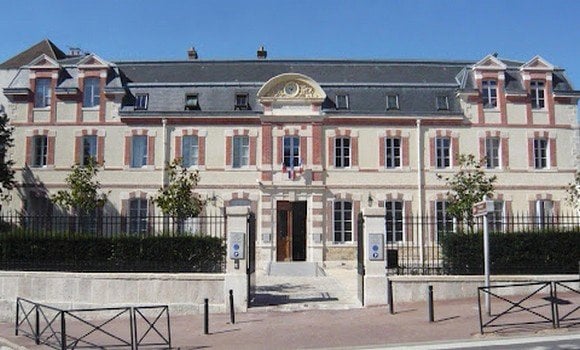 french Court Overturns Deportation Order Against Algerian Social Media Influencer