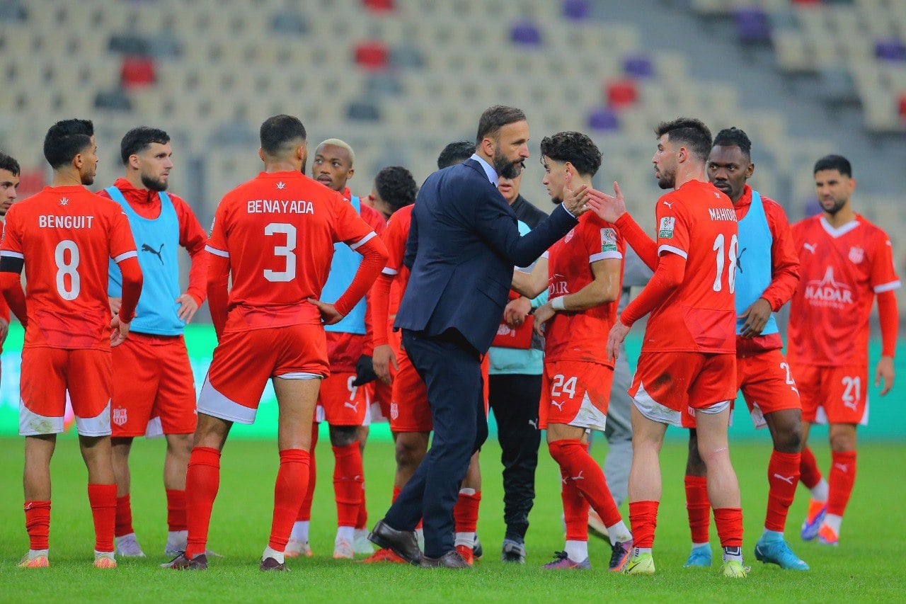 Ligue 1 Mobilis: CR Belouizdad Aims to Close Gap with Leaders, Six-Point Clash for Survival