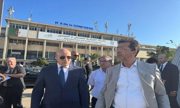 Minister Zitouni Reviews Preparations for the 2025 Intra-African Trade Fair in Algiers