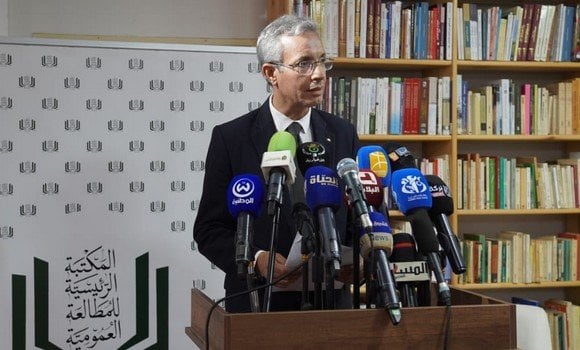 Ballou Supervises Meeting on Books and the Revolution in Algiers