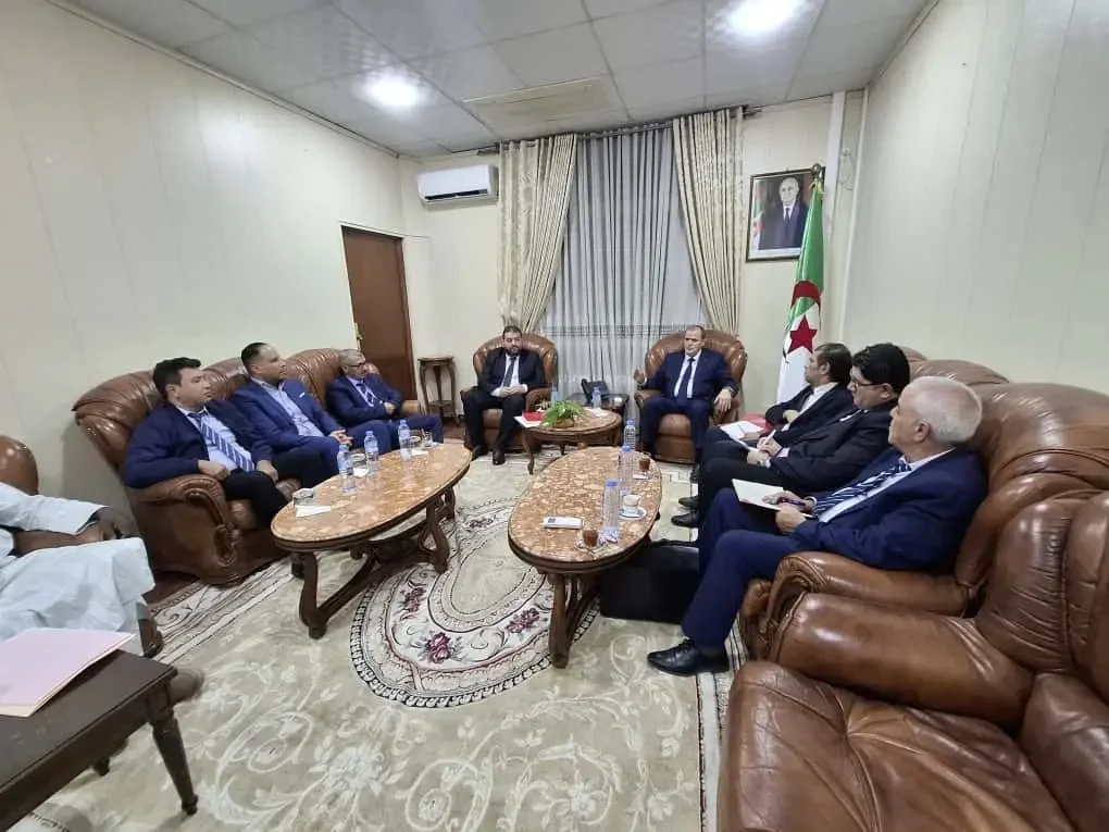Rzeig Discusses Support Mechanisms for Economic Actors with Algerian Trade Union Delegation