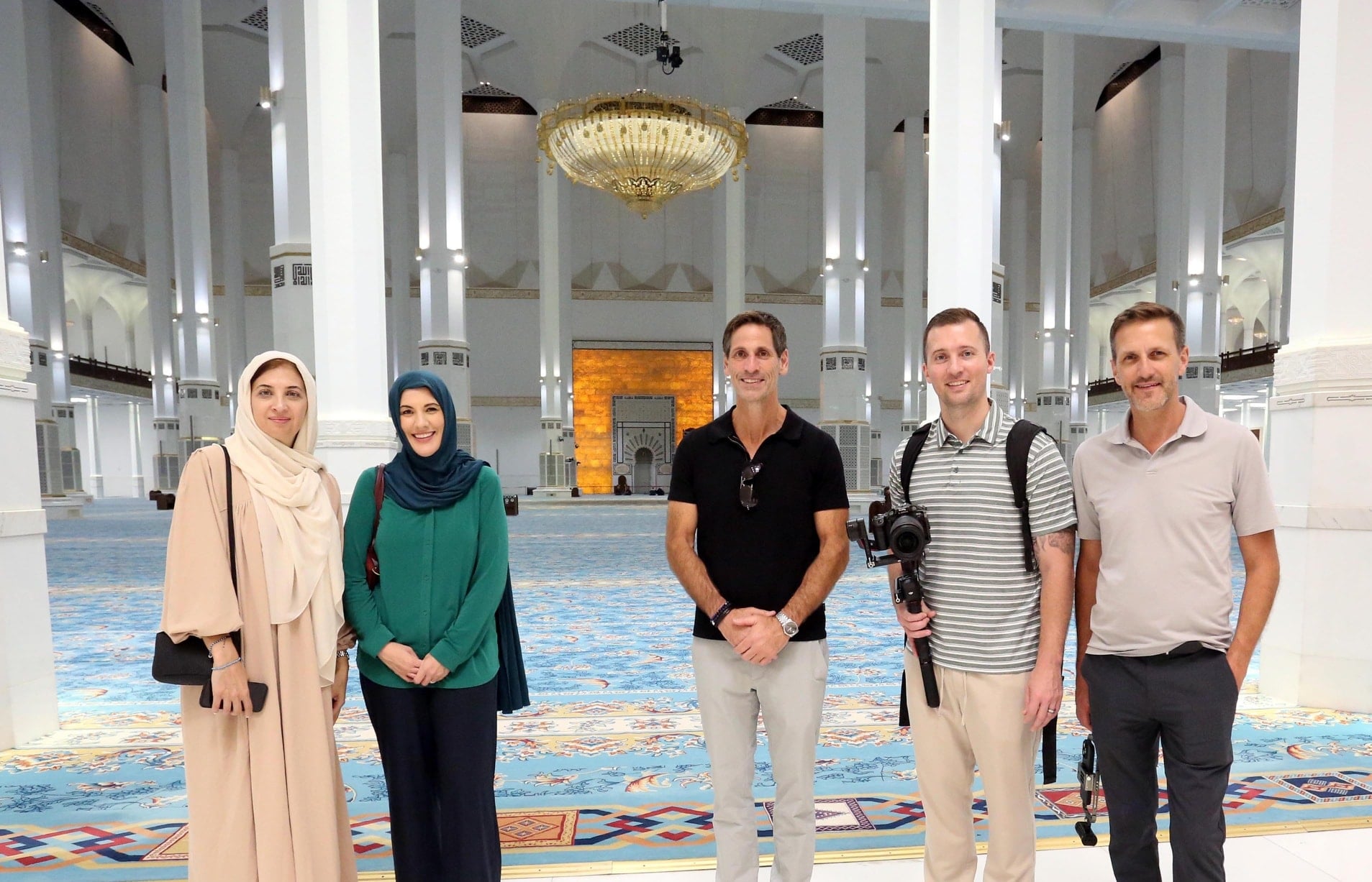 US Journalists Visit Algeria’s Grand Mosque for Travel Feature