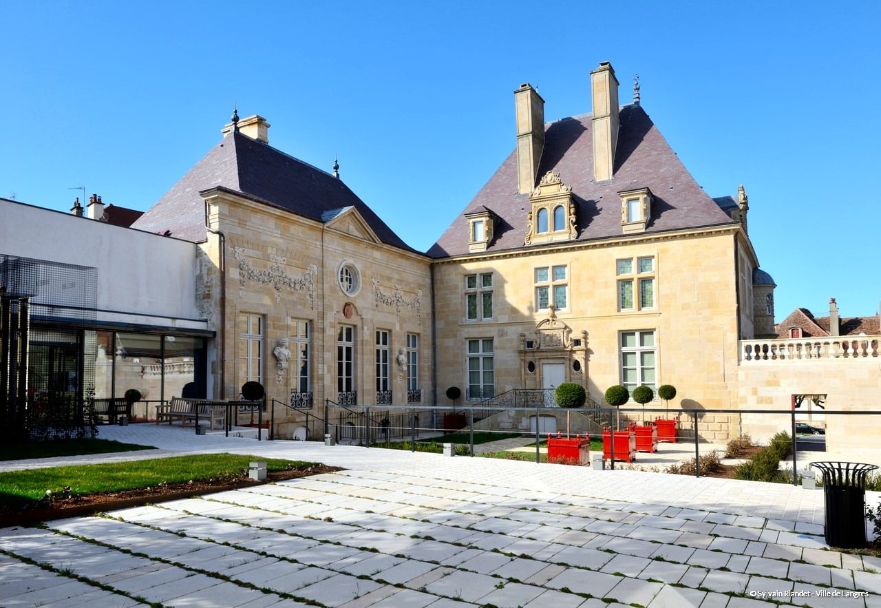 French Museums Hit by Wave of Thefts: Louvre, Langres Targeted