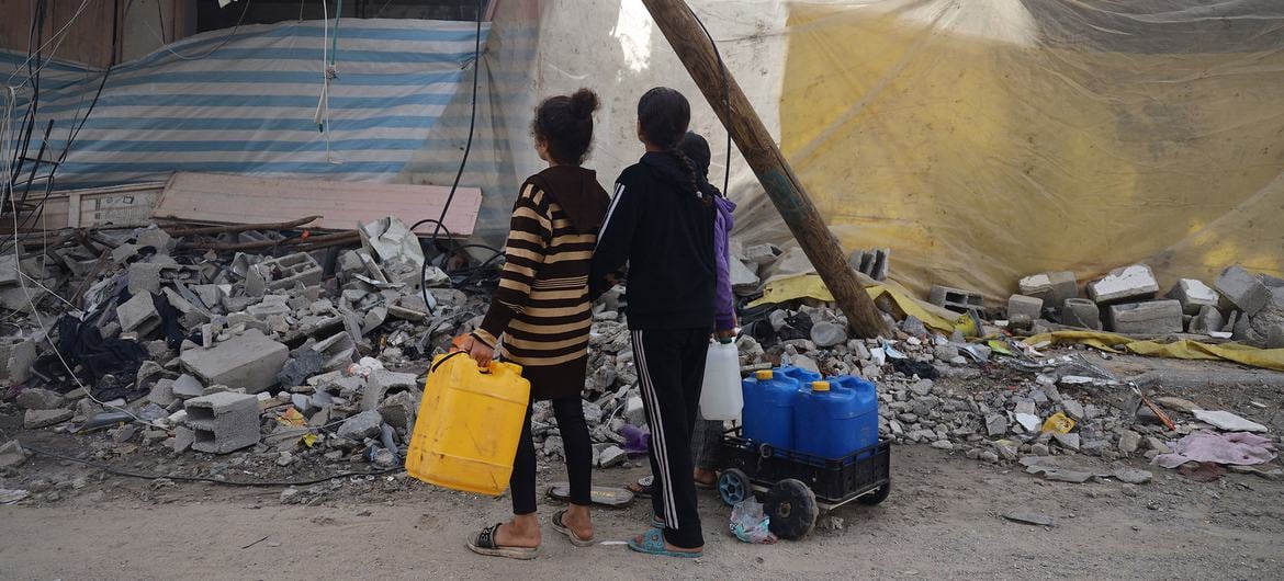Gaza: Over One Million Children Urgently Need Food and Water