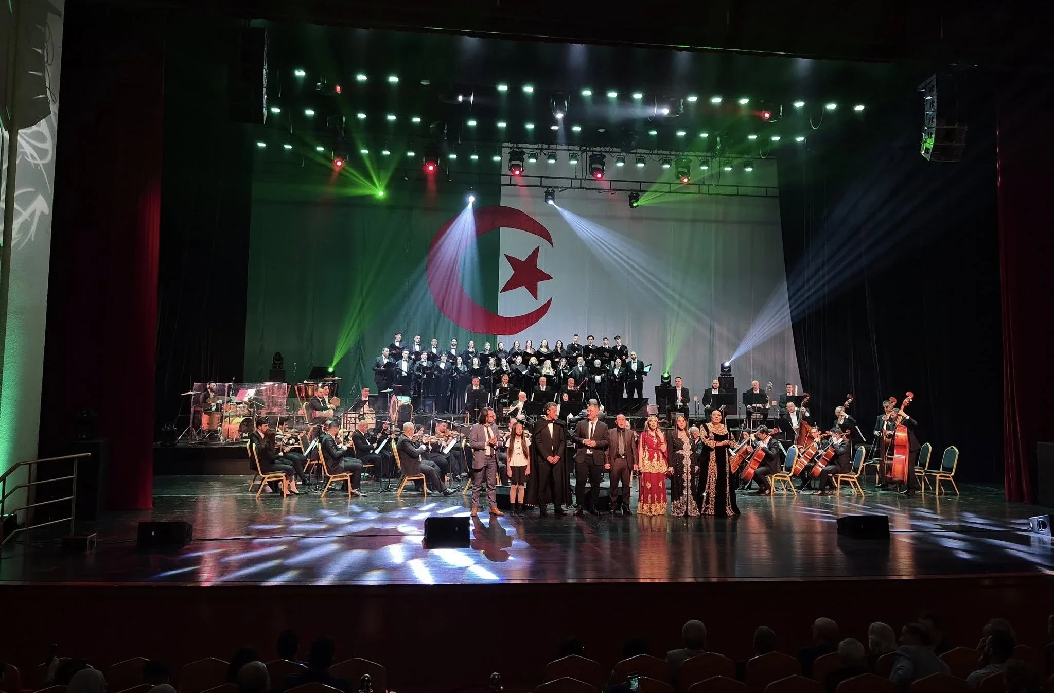 “Algeria of Glory” Spectacle Commemorates Revolution Anniversary