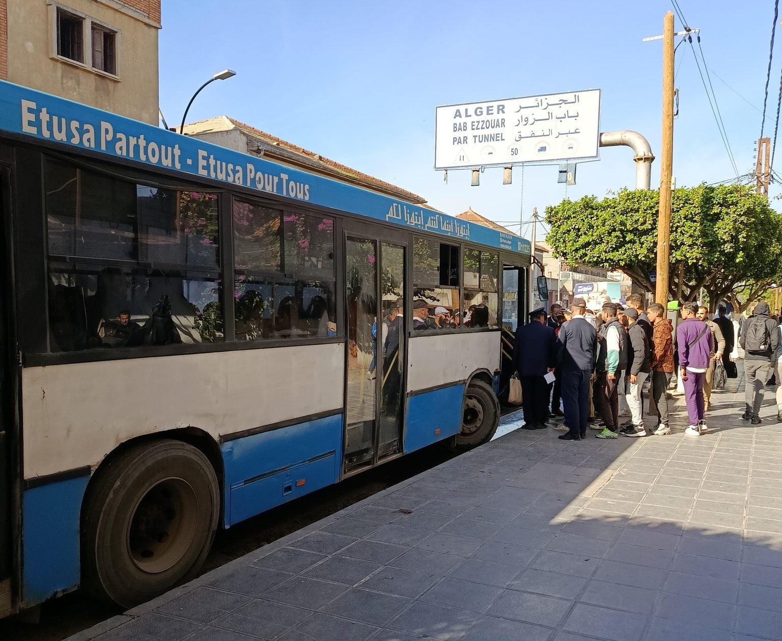 ETUSA Buses Deployed After Train Service Disruption