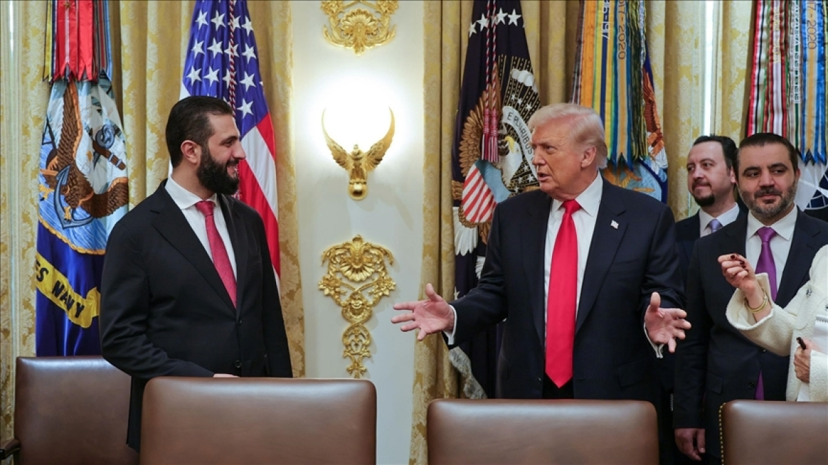 Trump Pledges Support for Syrian Success After Meeting Al-Share’ in Washington
