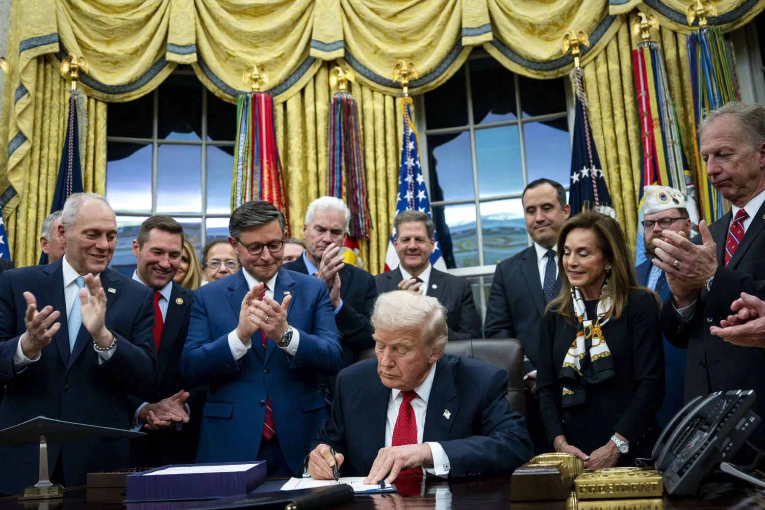 US Government Reopens After Record 43-Day Shutdown