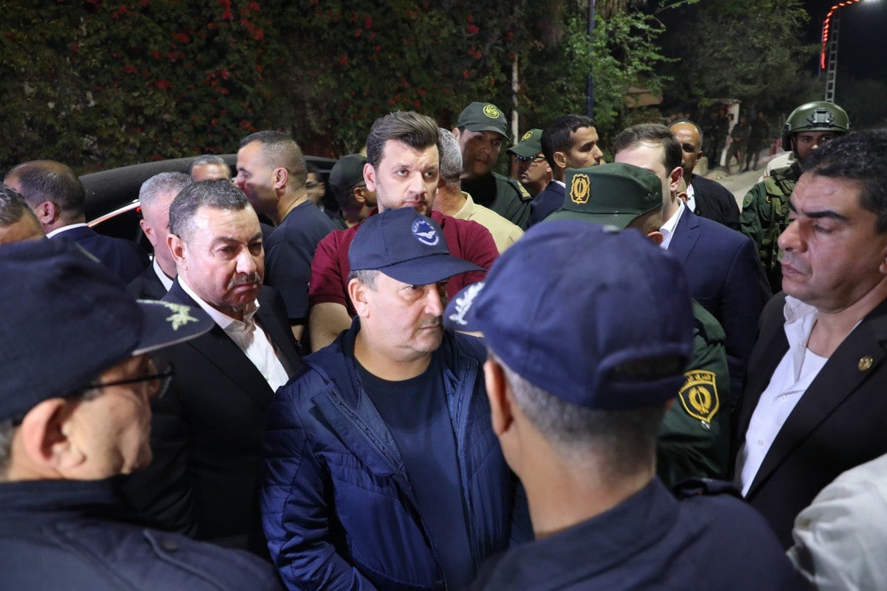 Algerian PM Oversees Firefighting Efforts in Tipaza Province
