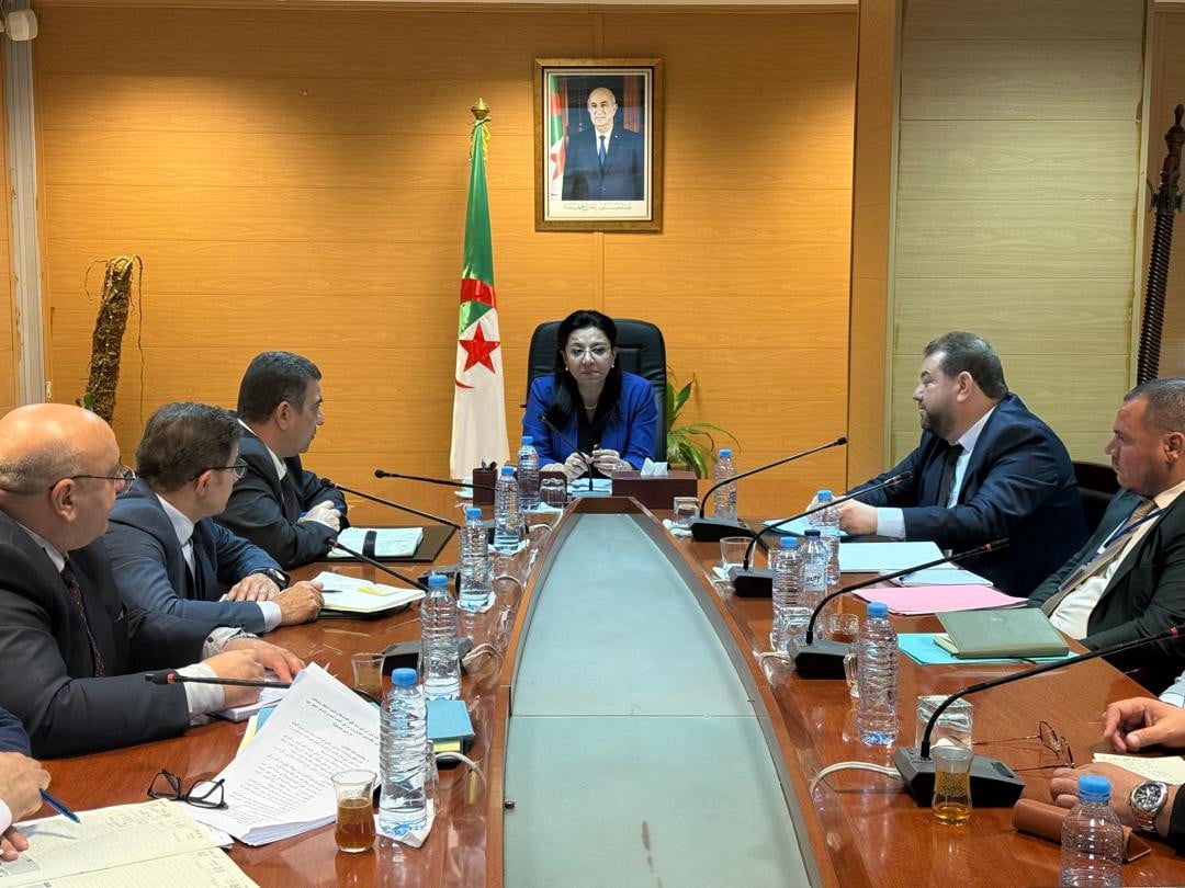 Minister Abdelatif Meets with Union of Algerian Traders
