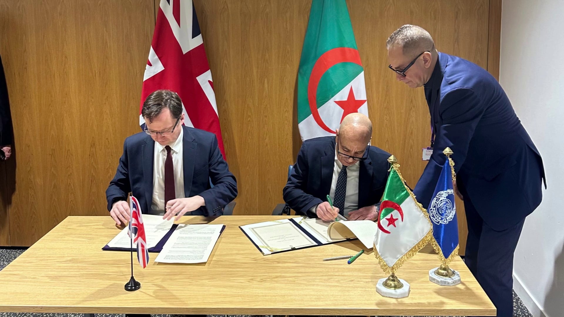 Algeria and UK Sign Security Agreement on Electronic Fingerprint Analysis