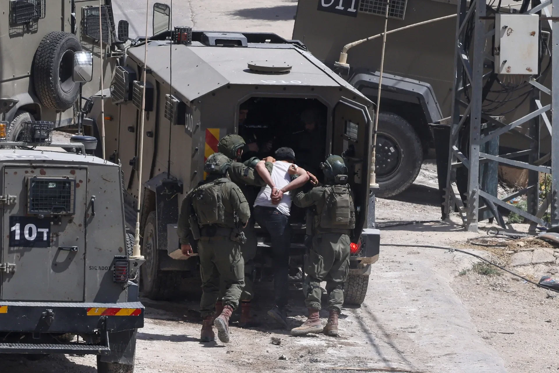 Three Palestinians Wounded by Israeli Forces in West Bank