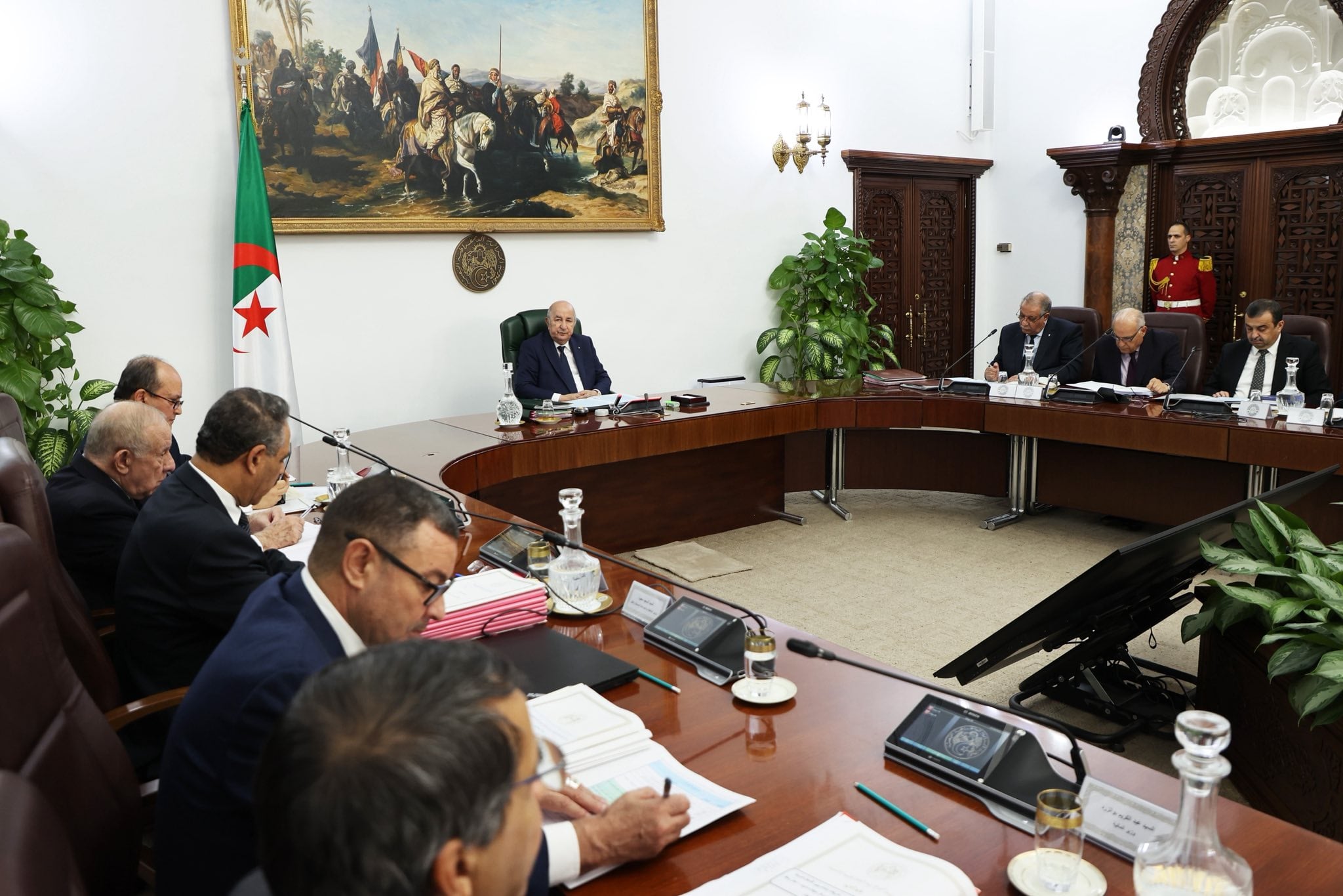 President Tebboune Orders Review of Minimum Wage, Unemployment Benefits