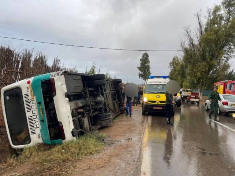 Passenger Bus Overturns in Mostaganem, Leaving 14 Injured