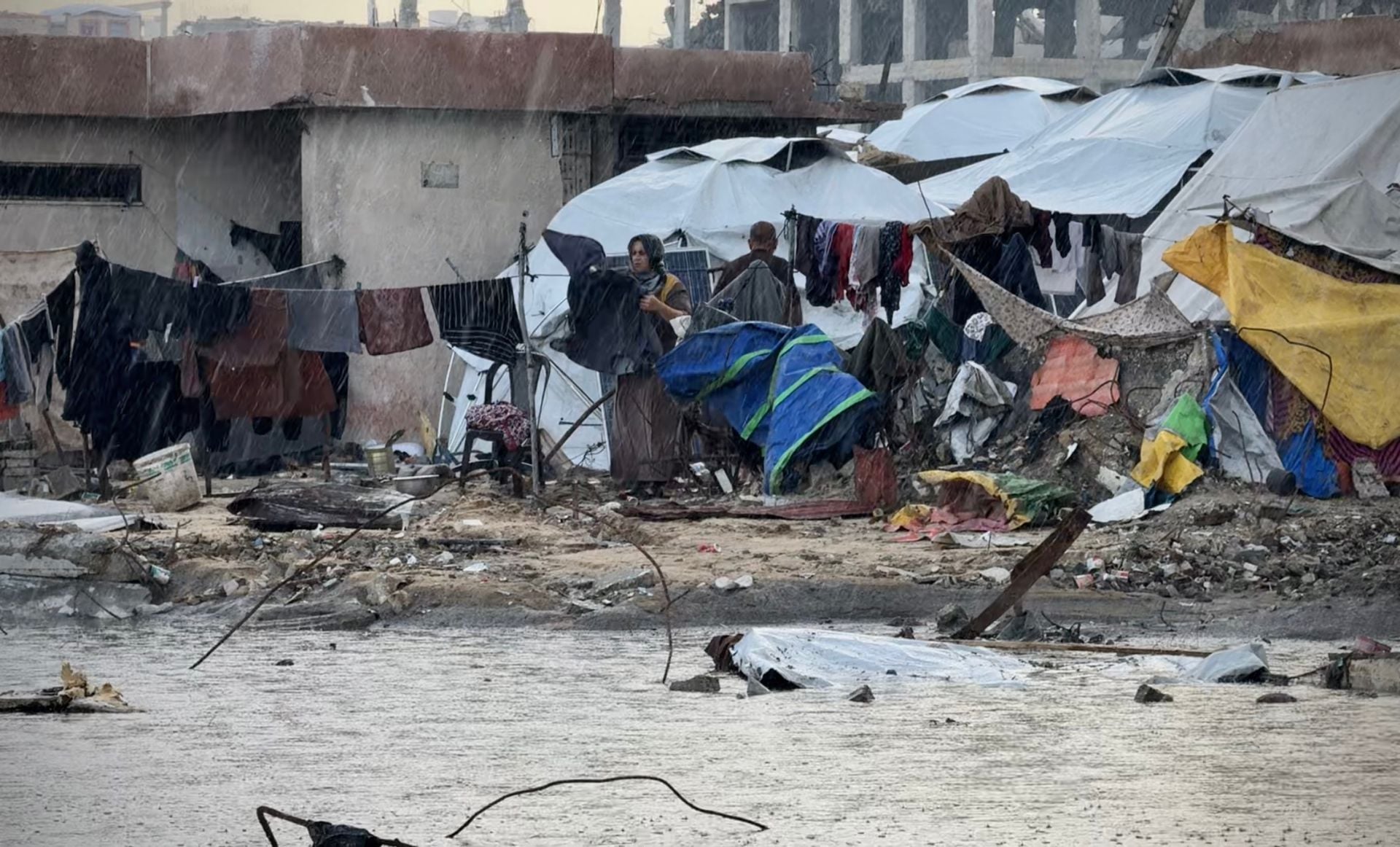 Gaza: Hundreds of Thousands Shelter in Tatters as Winter Bites