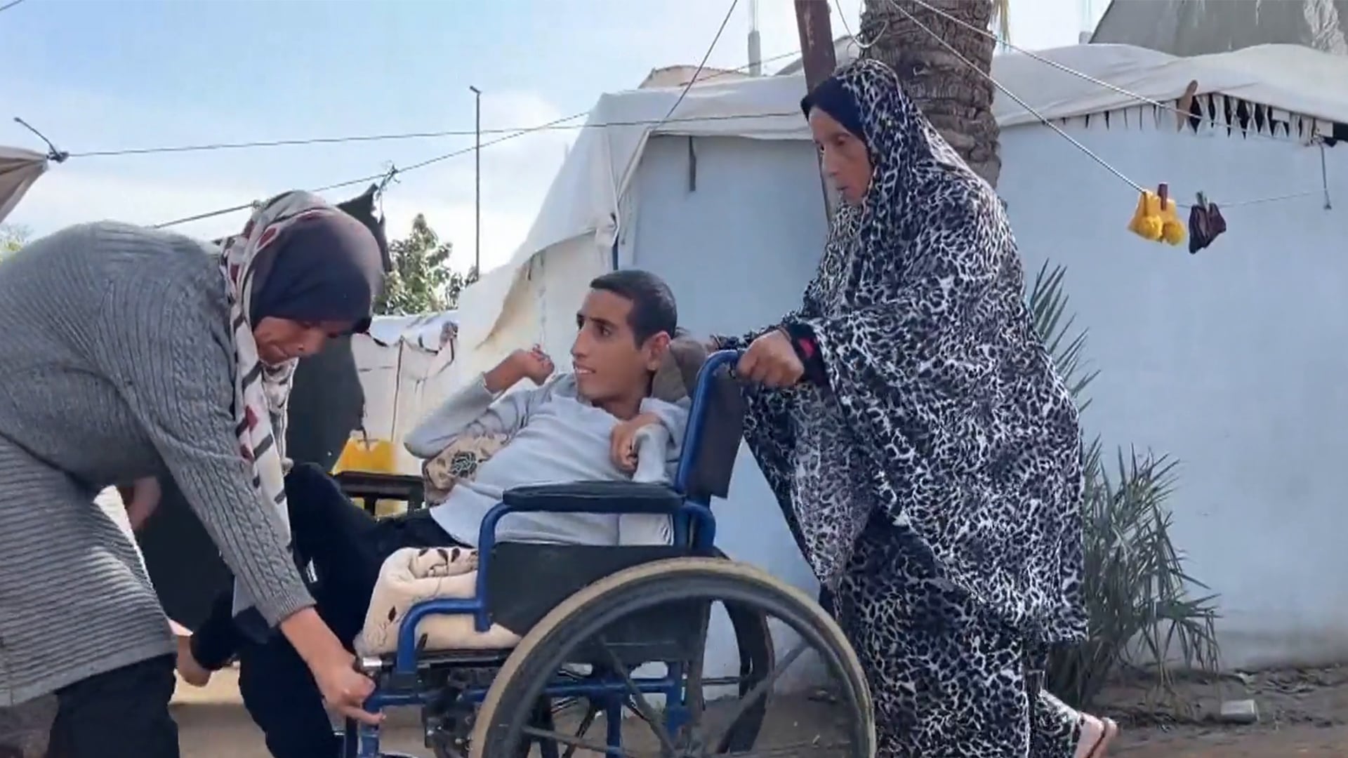 Gaza: Rain and Blockade Trap Disabled in Makeshift Camps