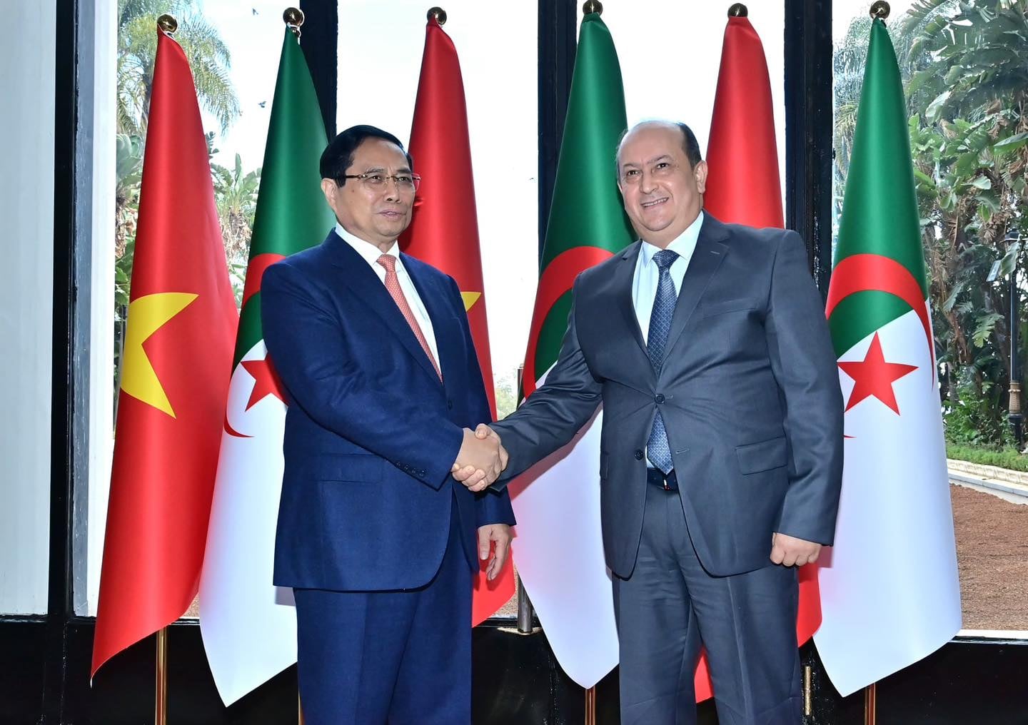 Algerian PM Holds Talks with Vietnamese Counterpart