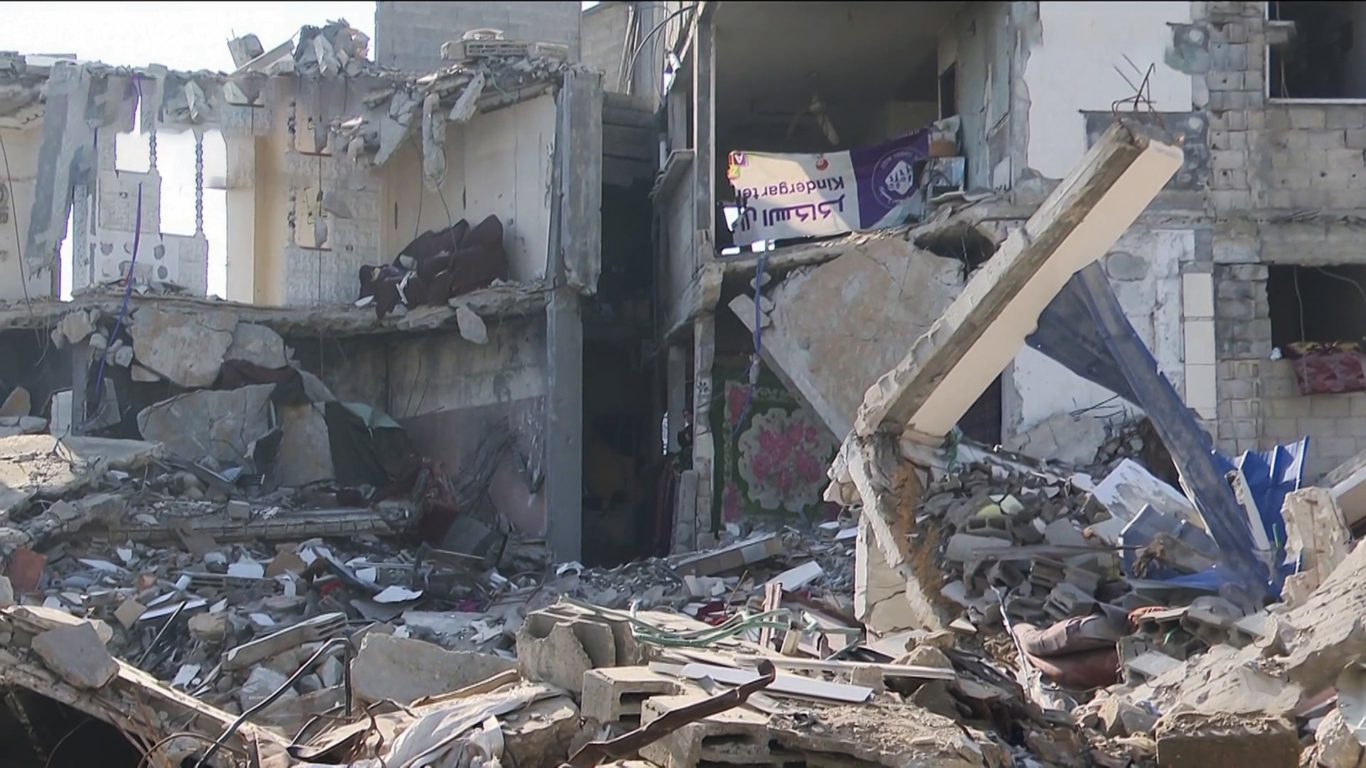 Gaza: Israeli Strikes Reported Near Yellow Line, UNRWA Warns of Deteriorating Conditions
