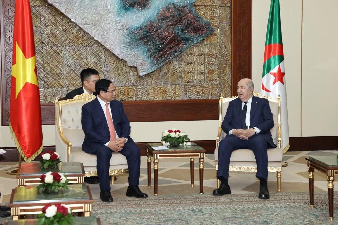 Algeria and Vietnam Hold Extensive Talks at Presidential Palace