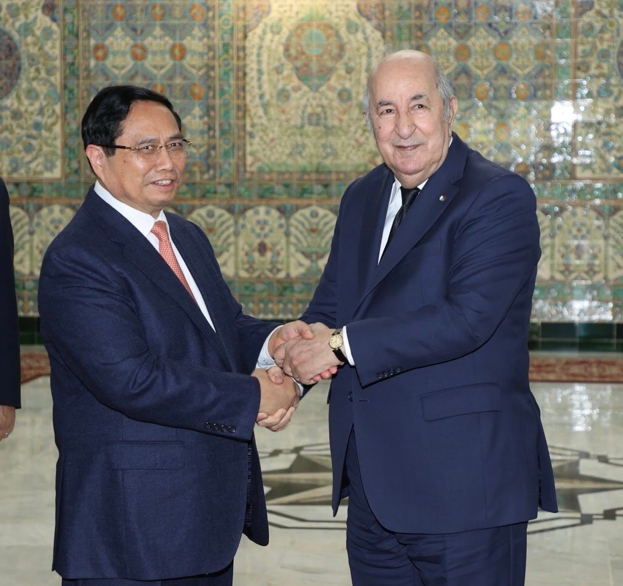President Tebboune Welcomes Vietnamese Prime Minister to Algeria