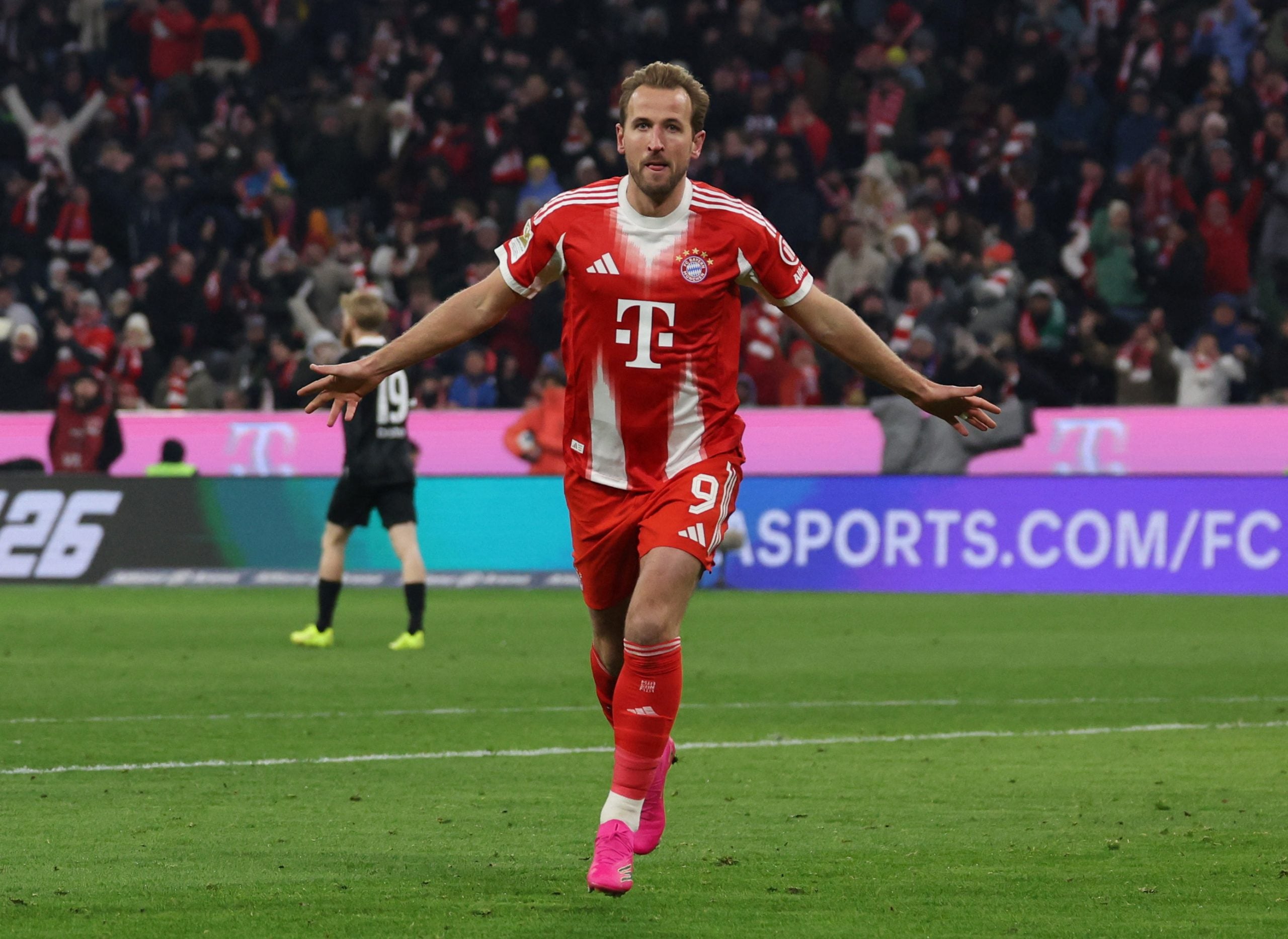 Bayern Munich Demolishes Freiburg in Bundesliga Thriller
