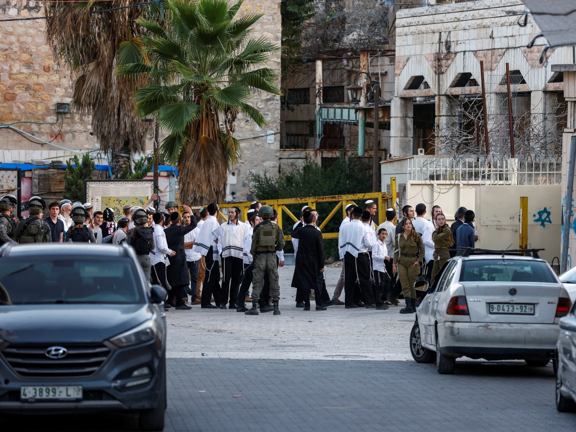 Palestinians Injured in Settler, Israeli Forces Attacks in West Bank