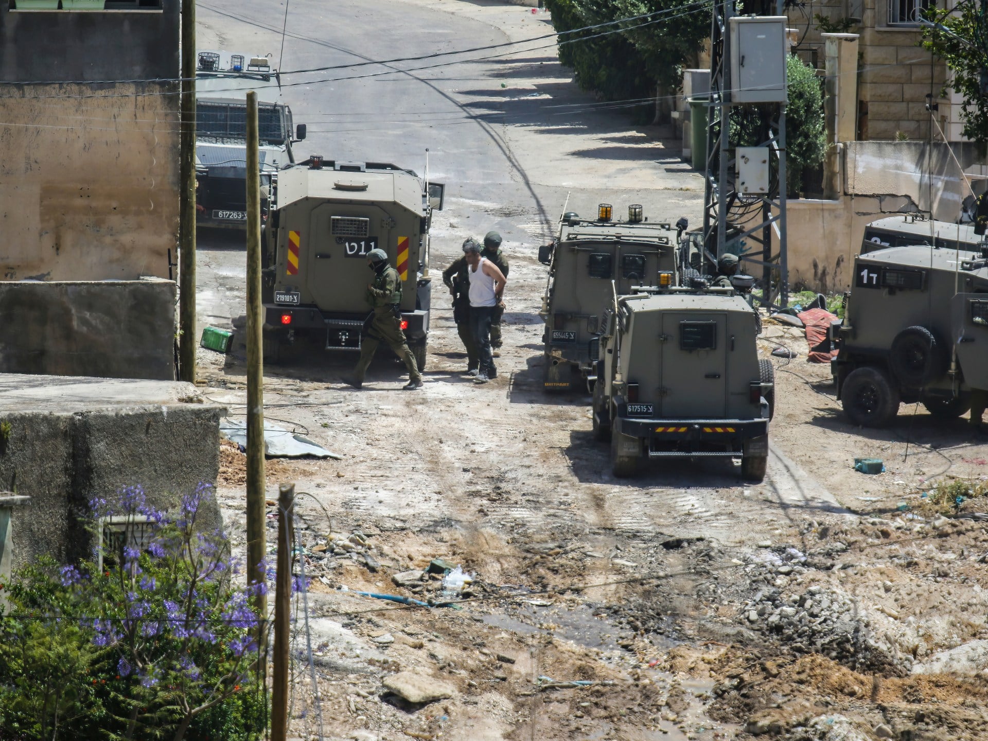 Israeli Forces Detain 11 Palestinians in West Bank Raids