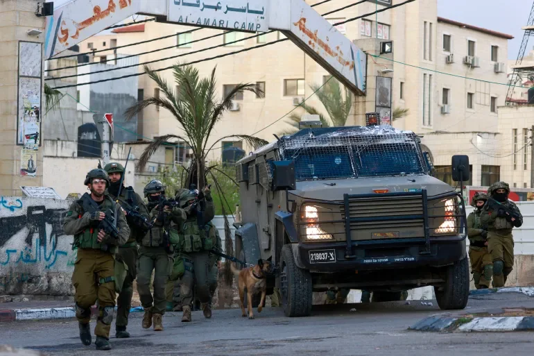Israeli Forces Detain Three Palestinians Near Hebron