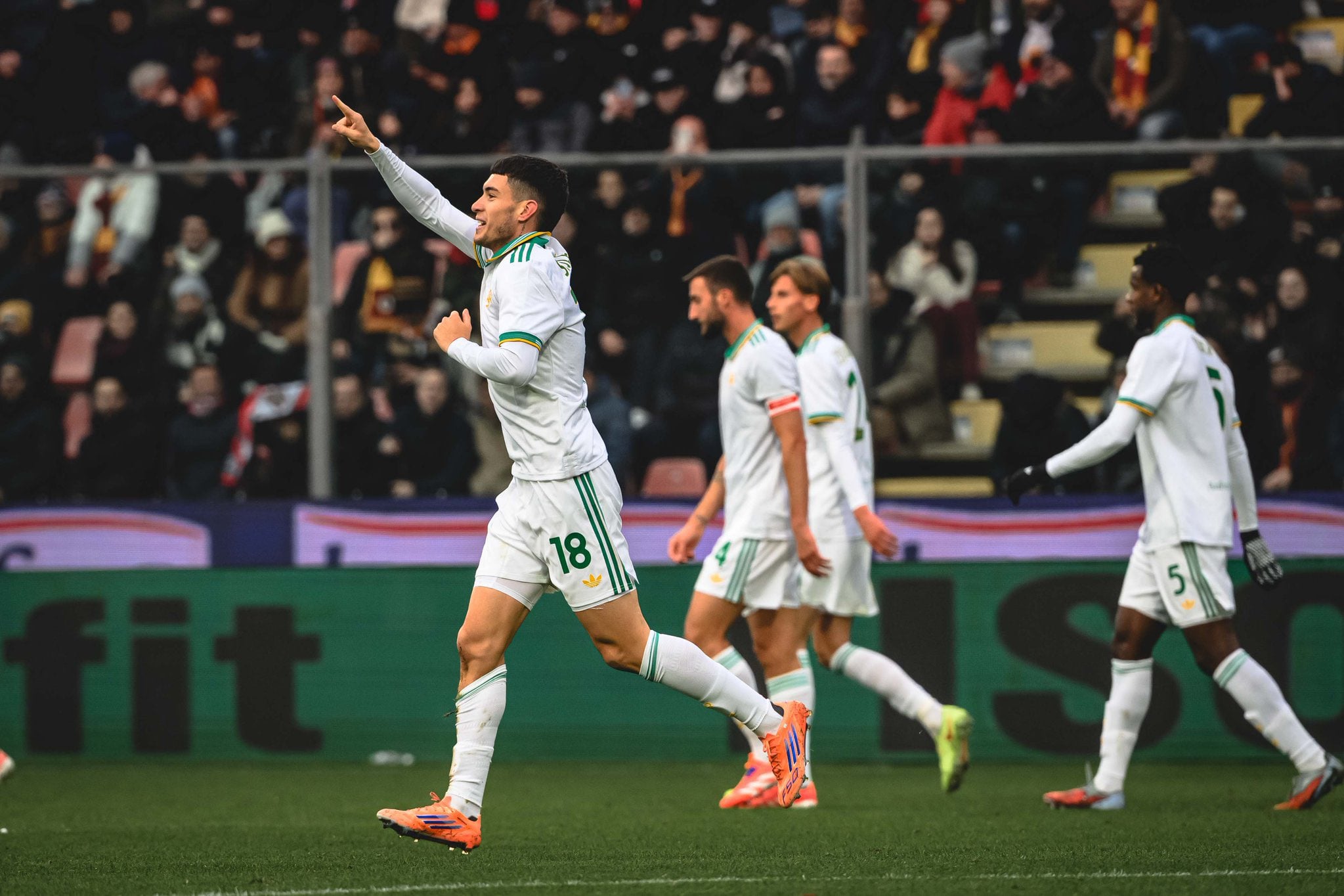 Roma Soar to Serie A Summit with Convincing Win