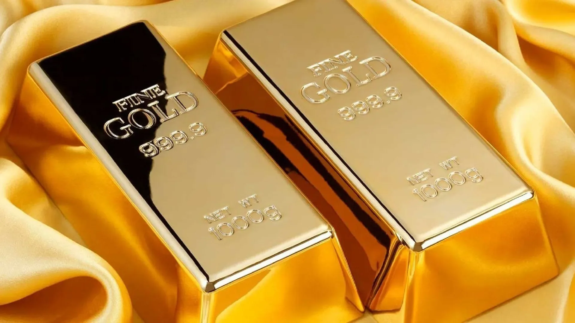 Gold Prices Dip as Dollar Strengthens, Rate Cut Hopes Fade