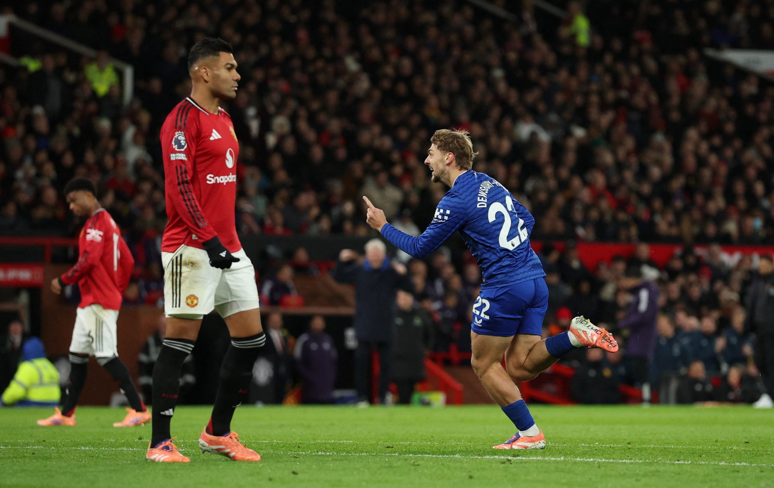 Ten-Man Everton Stuns Manchester United at Old Trafford