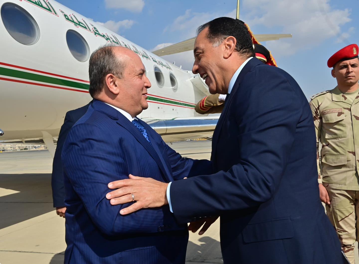 Algerian Prime Minister Arrives in Egypt for High-Level Talks