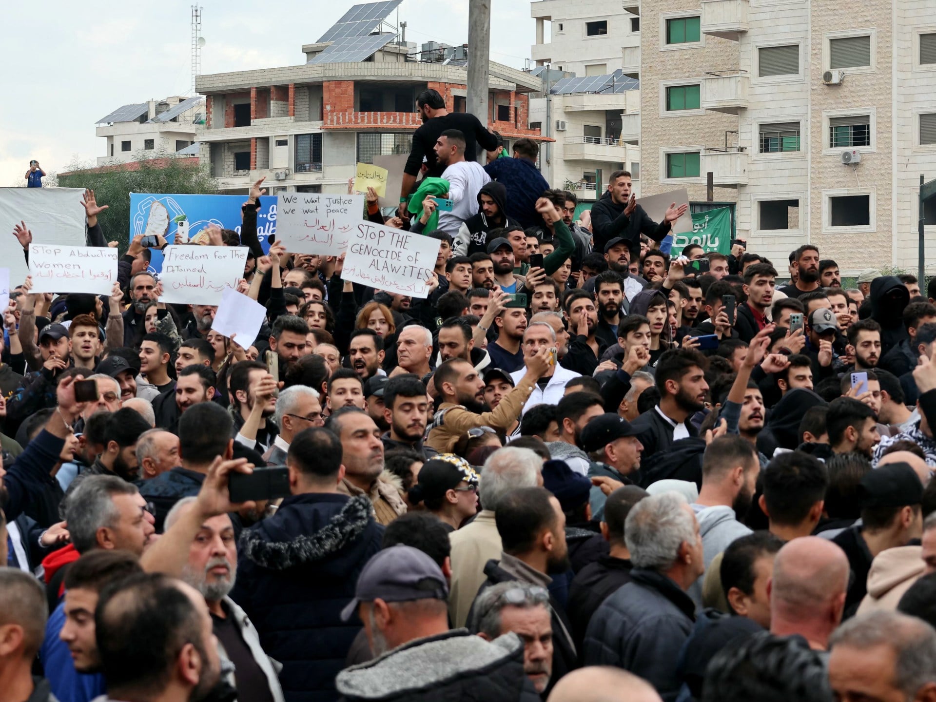 Shooting Erupts at Latakia Protests, Injuries Reported