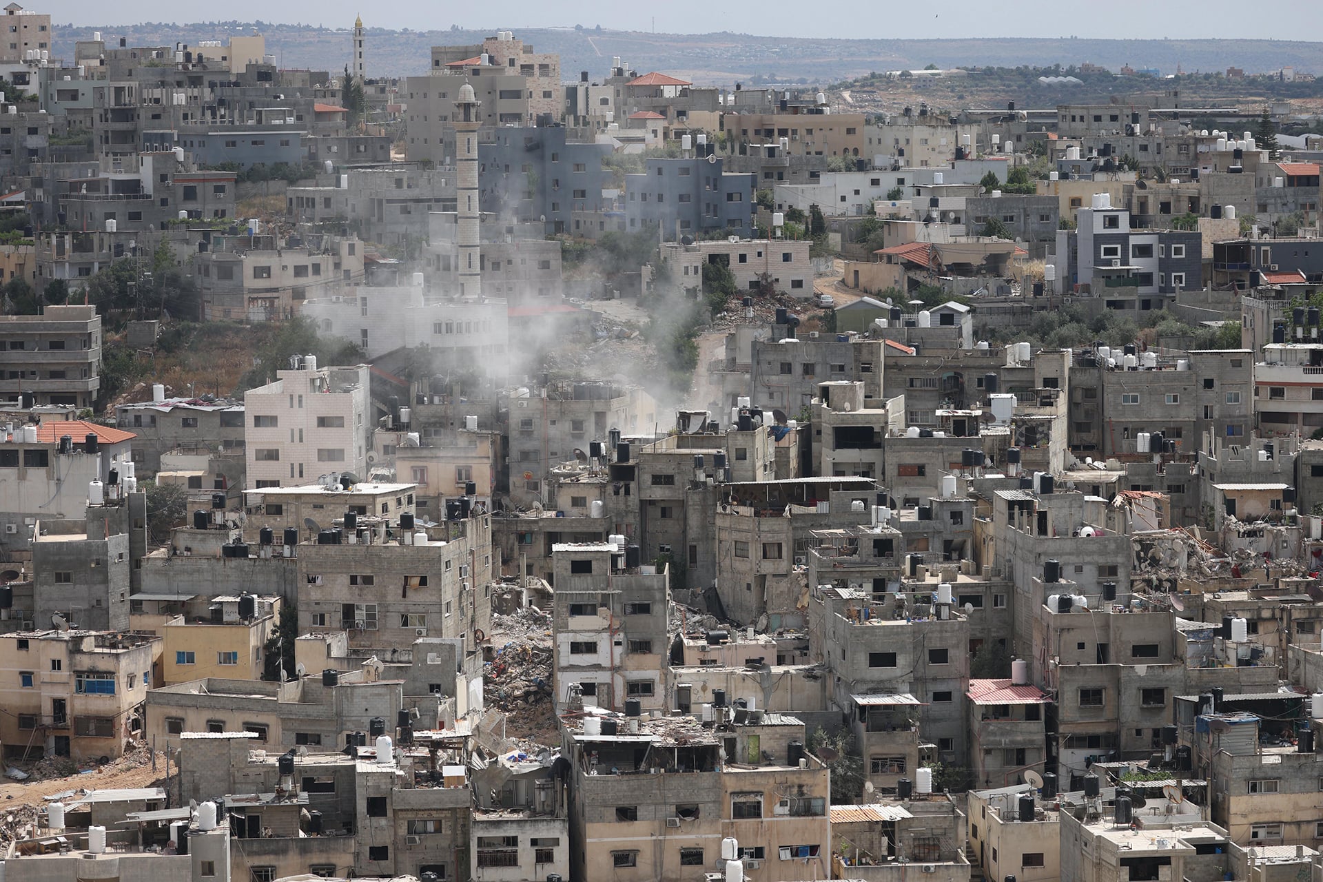 Analysts: Israel Seeks to Divide Gaza, Fragment West Bank