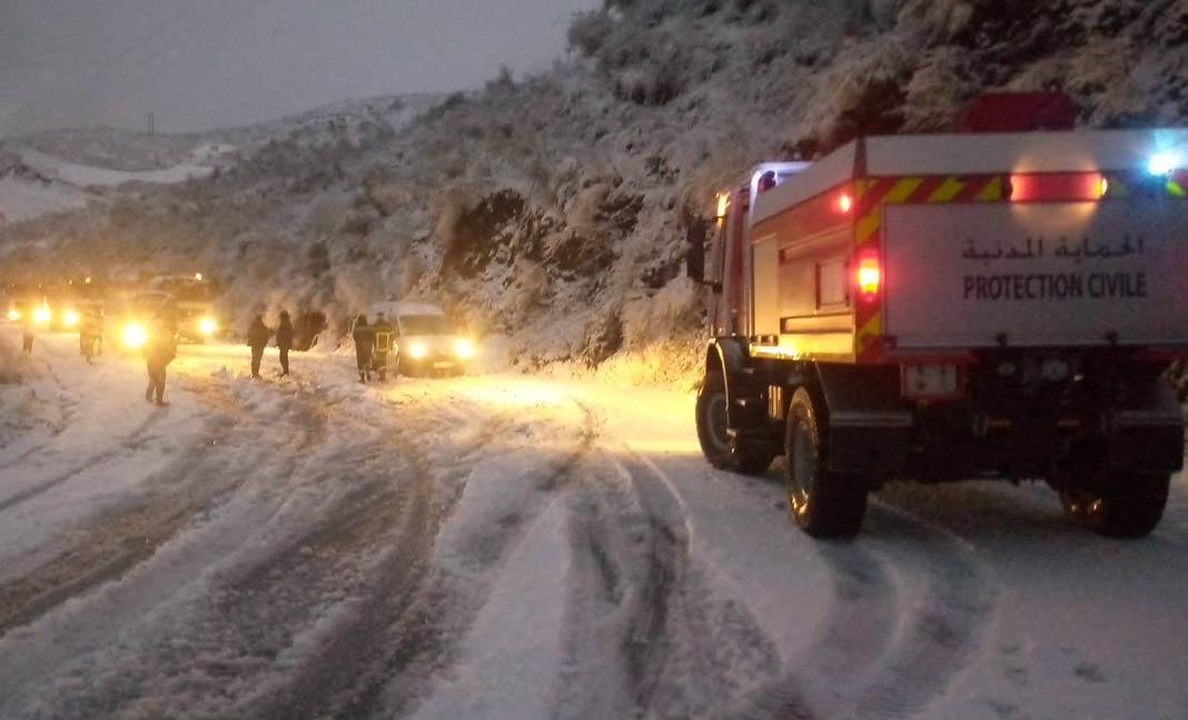 Civil Protection Rescues 14 Stranded by Snow and Ice