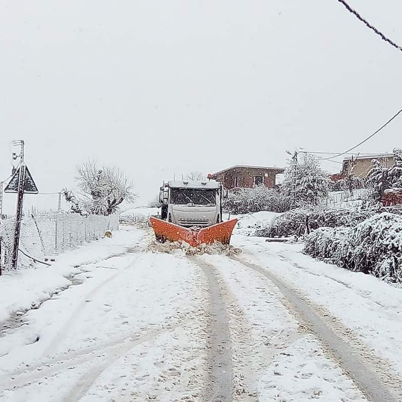 Heavy Snowfall Disrupts Travel Across Several Algerian Provinces