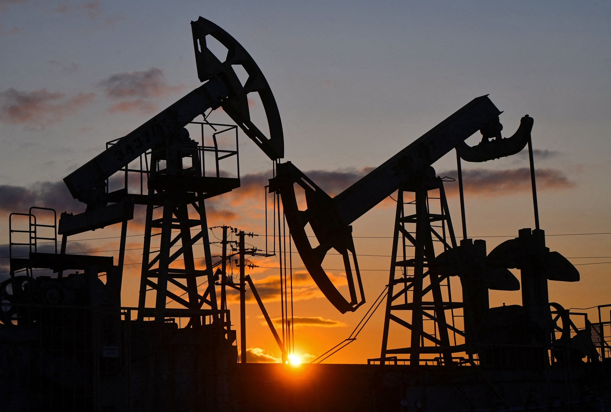 Oil Prices Stable; WTI Trading Halted Due to Technical Glitch