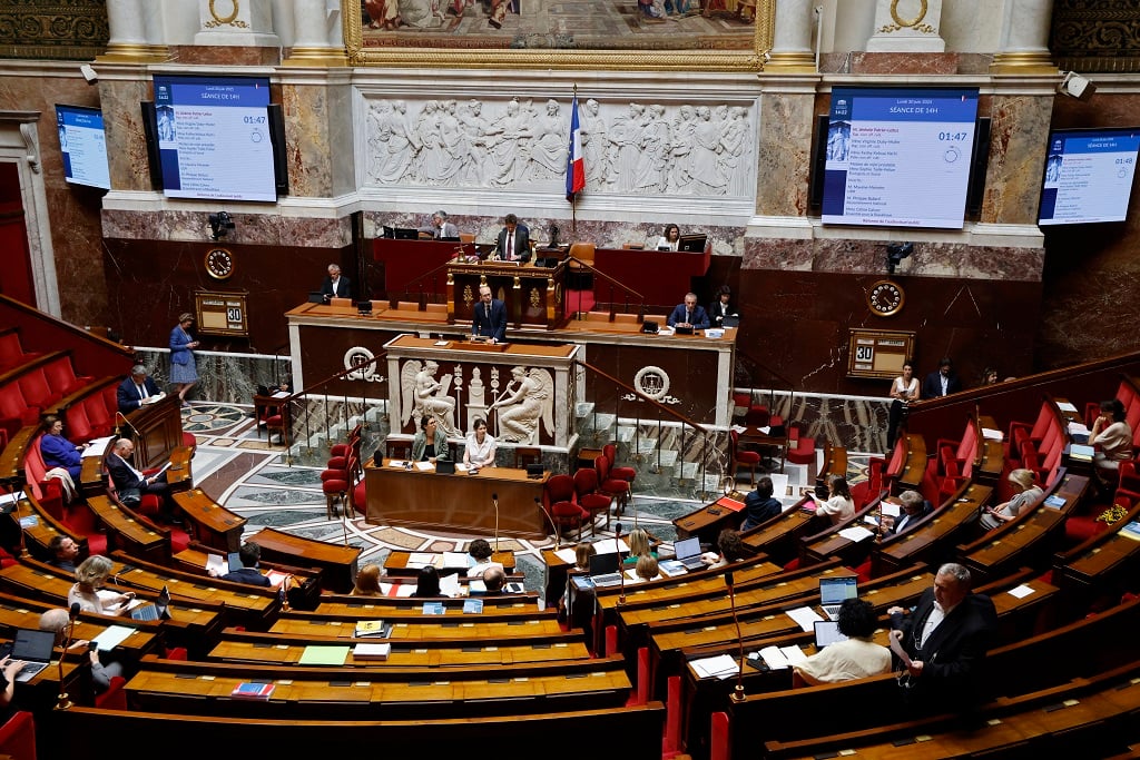 French Parliament Considers Restrictions on Muslim Girls