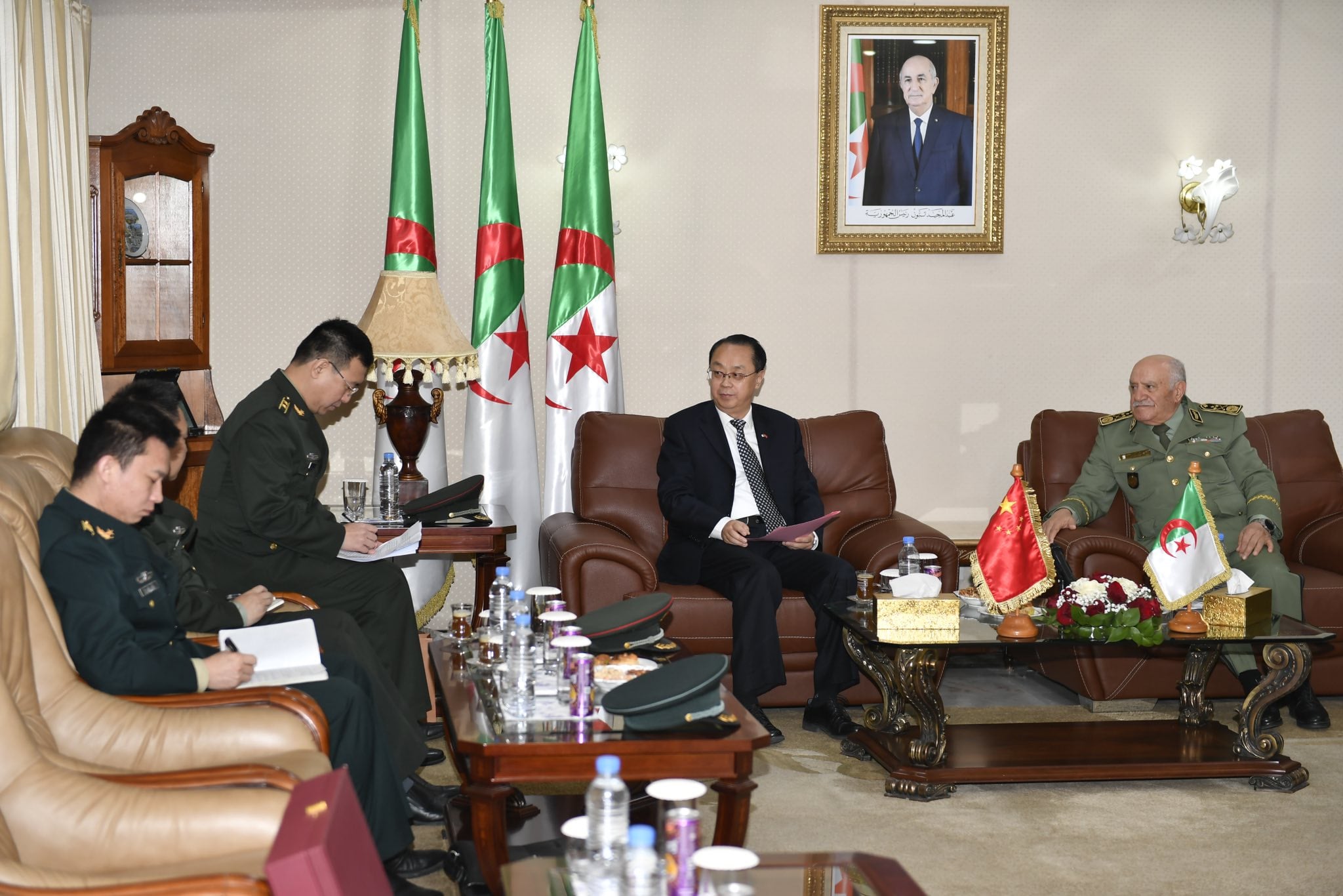 Algerian Land Forces Commander Meets Chinese Ambassador