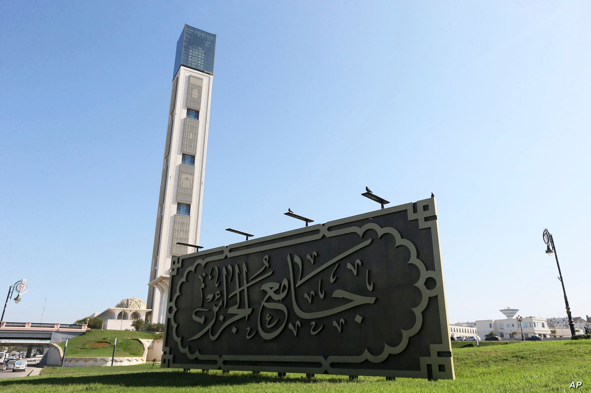 Algiers Mosque Extends Bridge Access for Book Fair Attendees