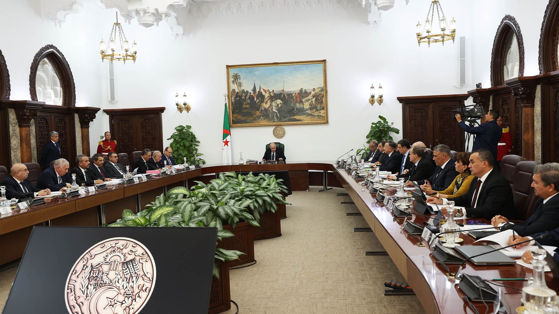 Algerian Cabinet Approves Wage Hikes, Unemployment Benefit Increase