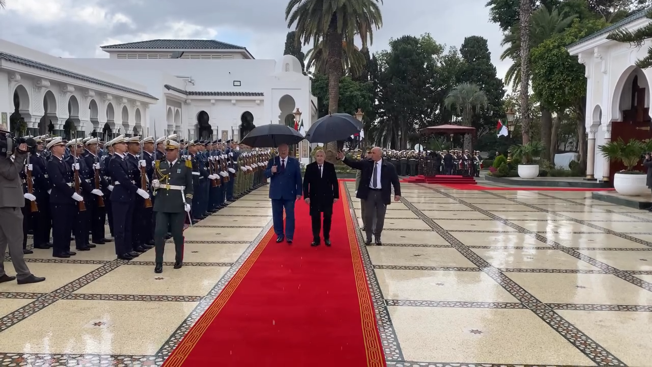 President Tebboune Welcomes Belarusian President Lukashenko to Algiers