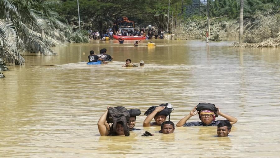 Indonesia: Flood Death Toll Surpasses 800