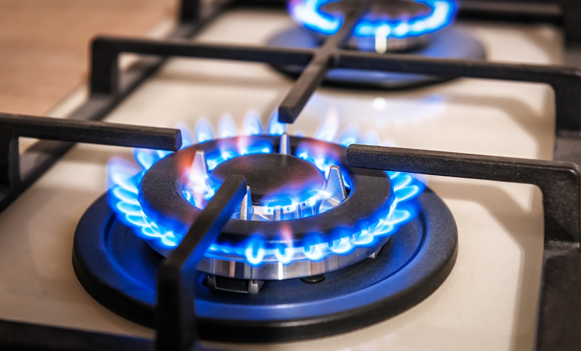 Gas Poisoning Claims Two Lives in Algiers