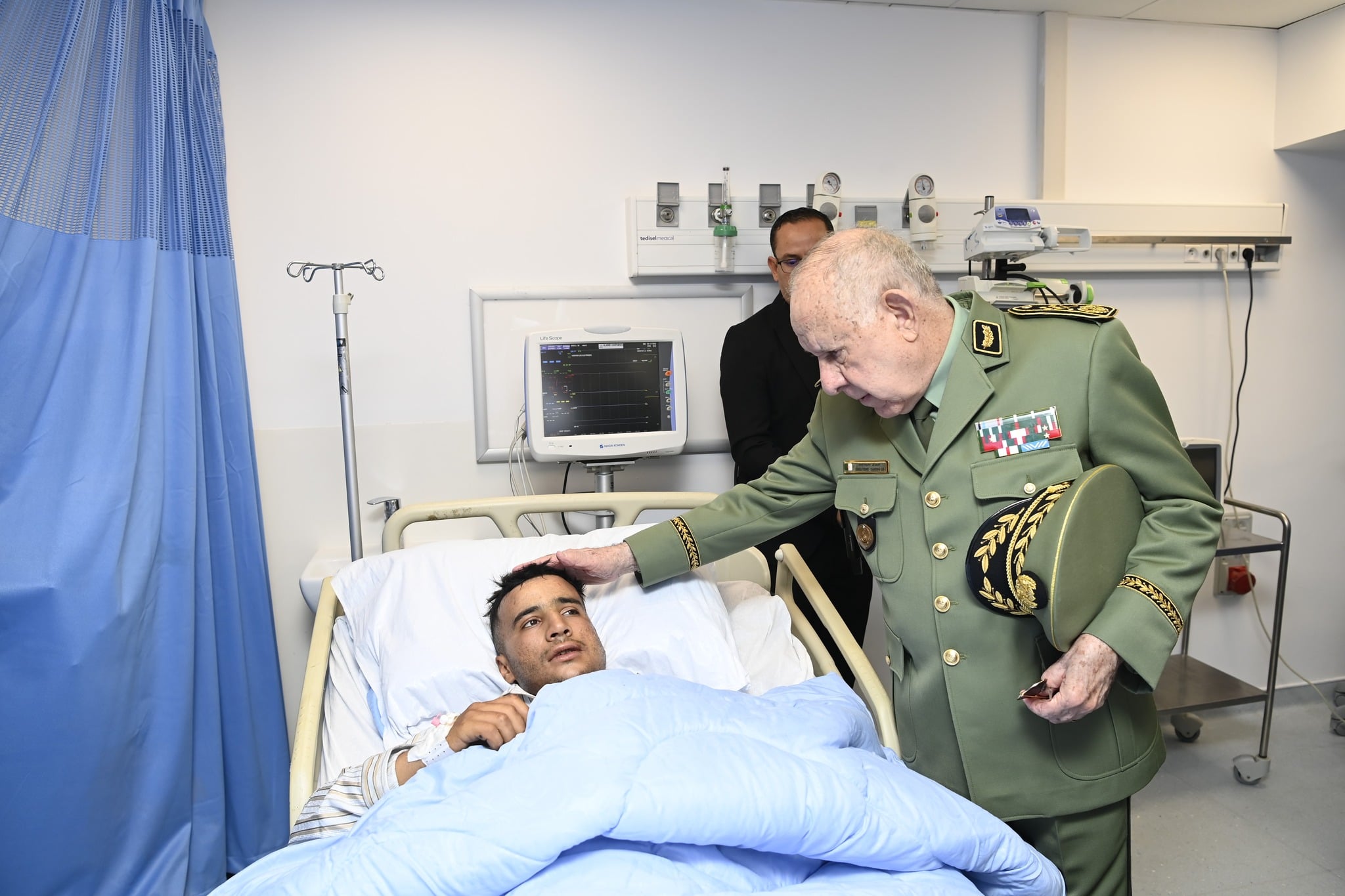 Chief of Staff Inspects Injured Soldiers After Beni Abbes Tragedy